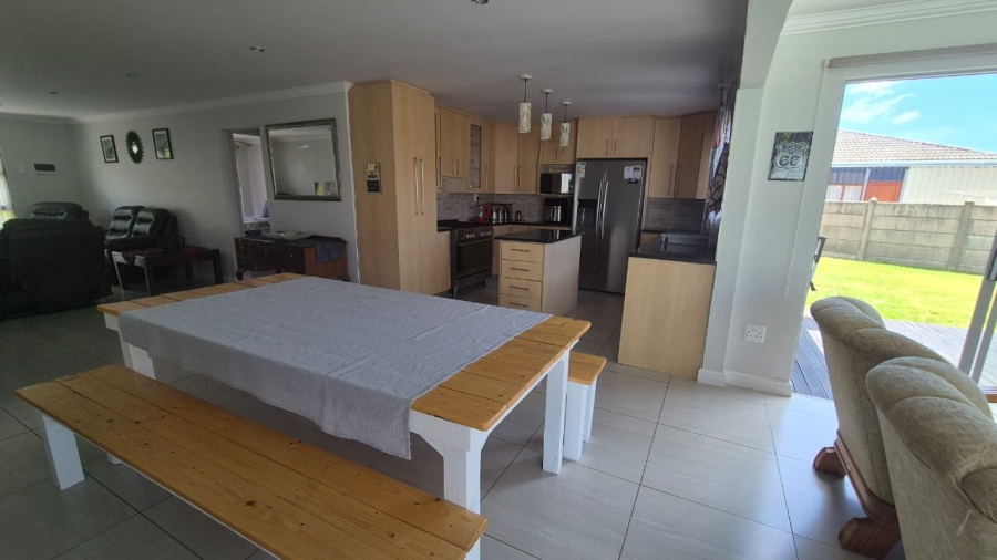 To Let 3 Bedroom Property for Rent in Aston Bay Eastern Cape
